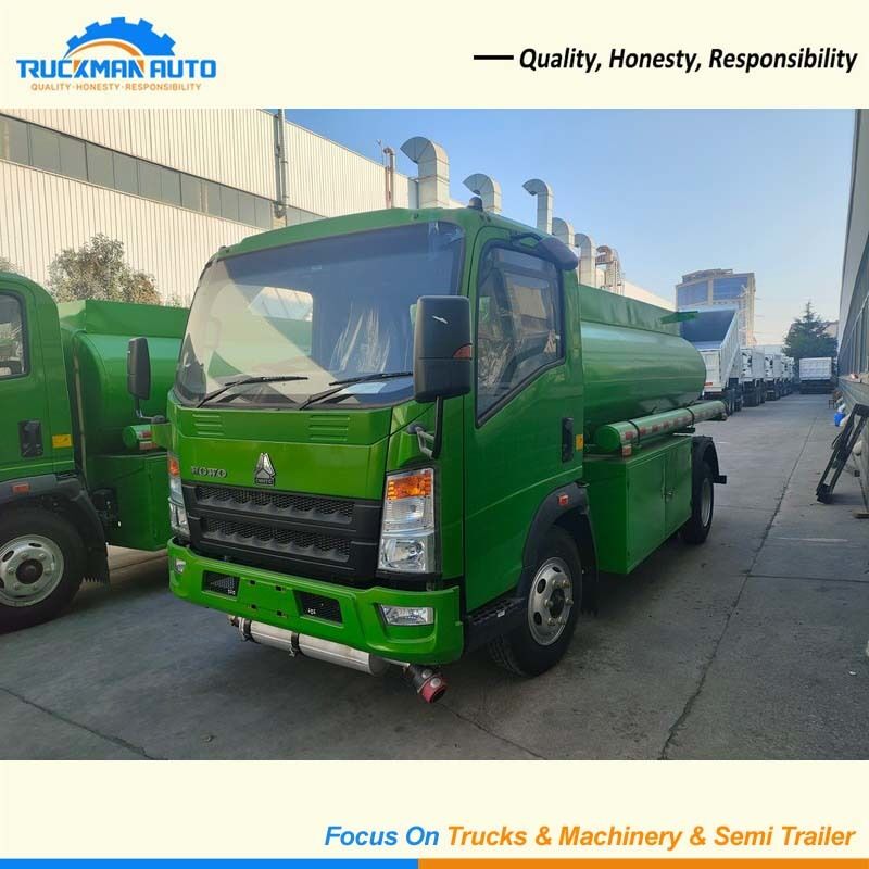 Reliable Quality SINOTRUK HOWO 4X2 RHD 5000 Liters Oil Tanker Truck For Zambia